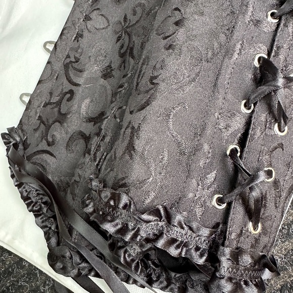 Size 3X black Lacey, and lace up bustier - Picture 3 of 7
